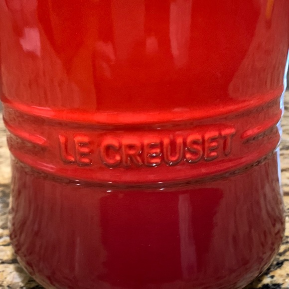 NWT Le Creuset 2.3 L Large Utensil Crock Cerise - Picture 8 of 10